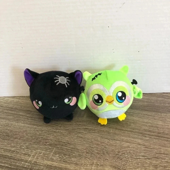 Claire’s  Exclusive Halloween Squeezamals - Picture 1 of 9